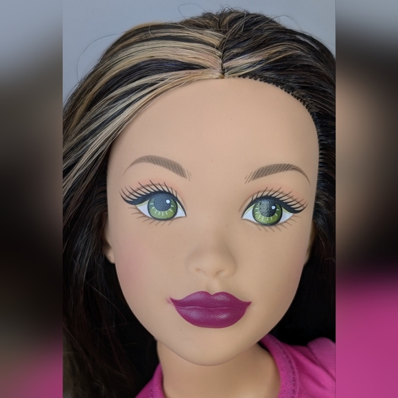 Barbie | 2005 Teen Trends Kianna Doll, 17" Articulated Doll - Picture 8 of 15